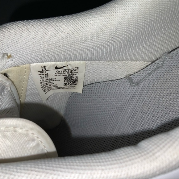 Nike White and Gray Athletic Shoes - Picture 6 of 6